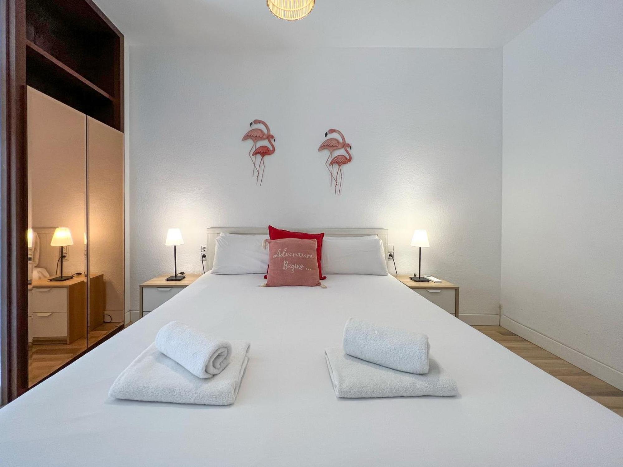 Stay U-Nique Apartments Sardenya II Барселона Екстериор снимка