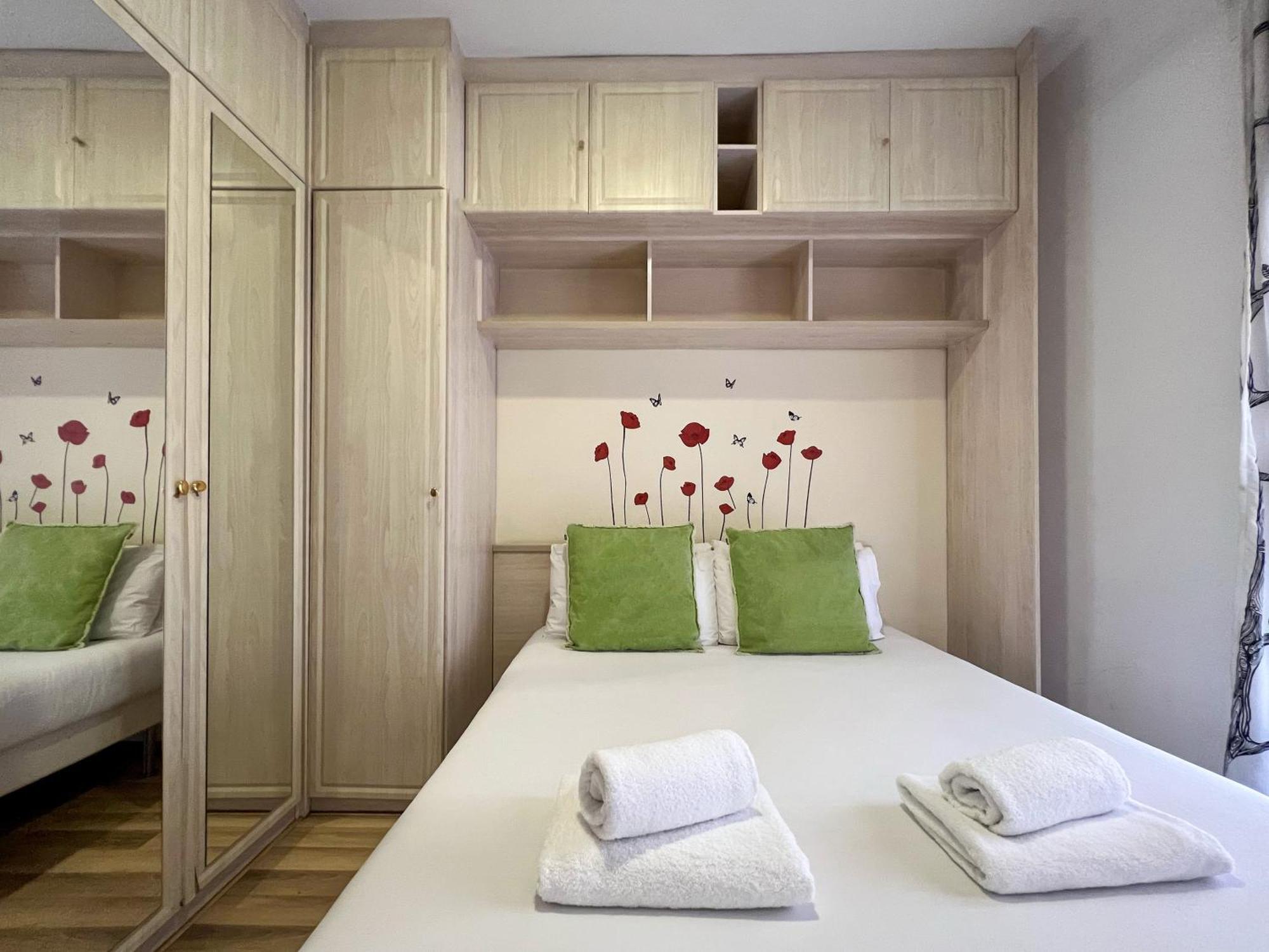 Stay U-Nique Apartments Sardenya II Барселона Екстериор снимка